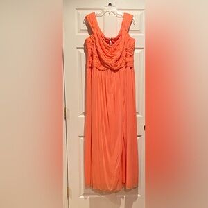 Chic Salmon colored Maxi Dress